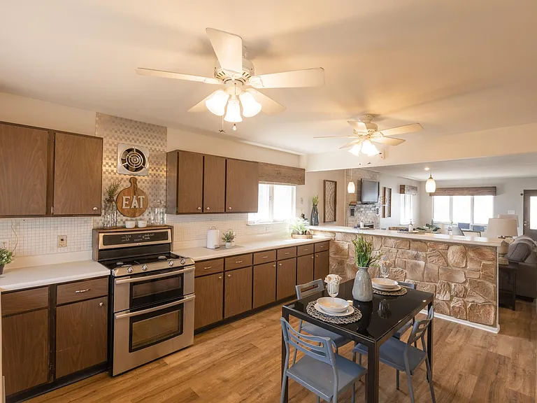 356 W Loretta Ave — Photo 13