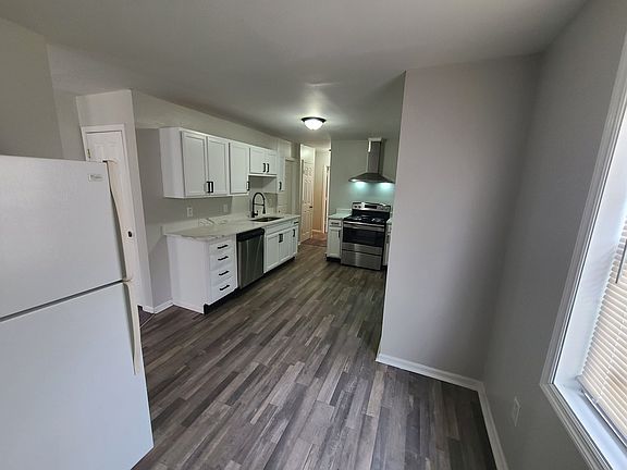 5th image of 3238 N Winthrop Ave