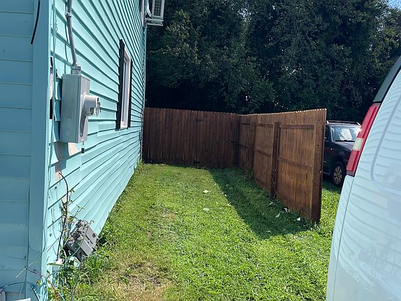 3rd image of 2809 Chicago Ave
