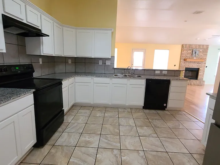 2801 Wisteria 4 kitchen (6)_04232024