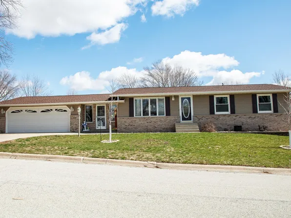 800 S Madison St, Wellsburg, IA 50680