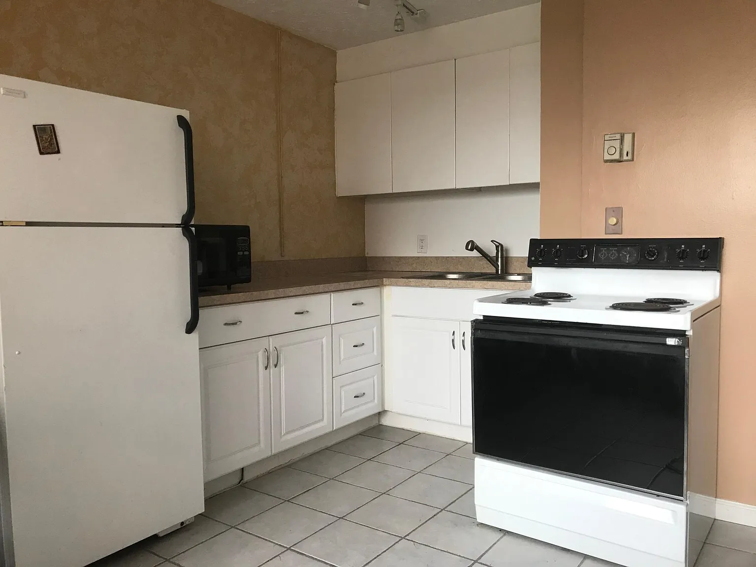 Studio, 396 sqft, $850 — Photo 2