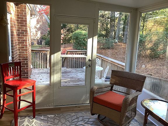 Enclosed porch 