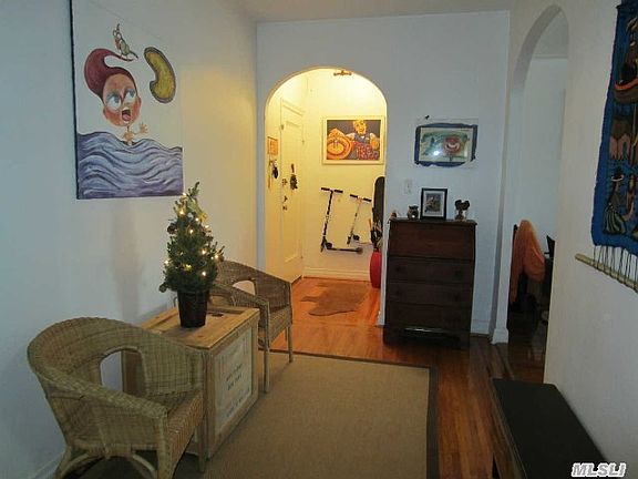 4th image of 117-01 Park Ln S APT A5b