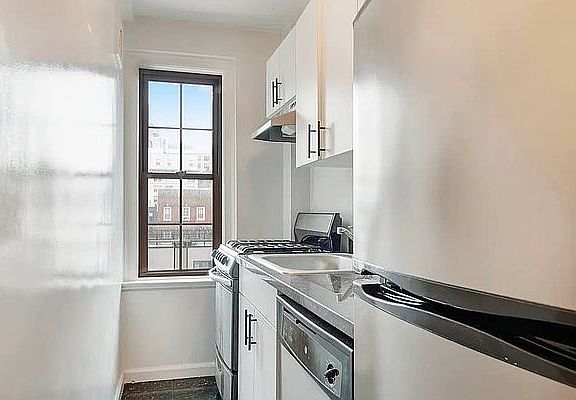2nd image of 24 Willow St #3
