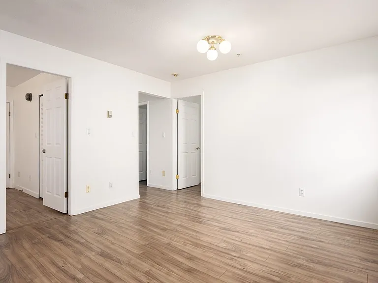 4502 Nanaimo St #MAIN — Photo 6