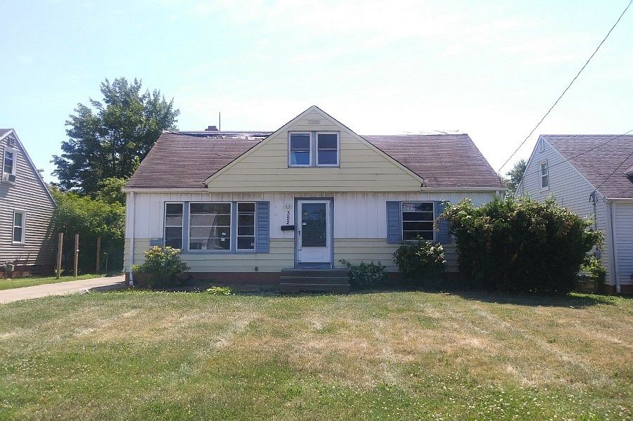 1st image of 352 E 288th St