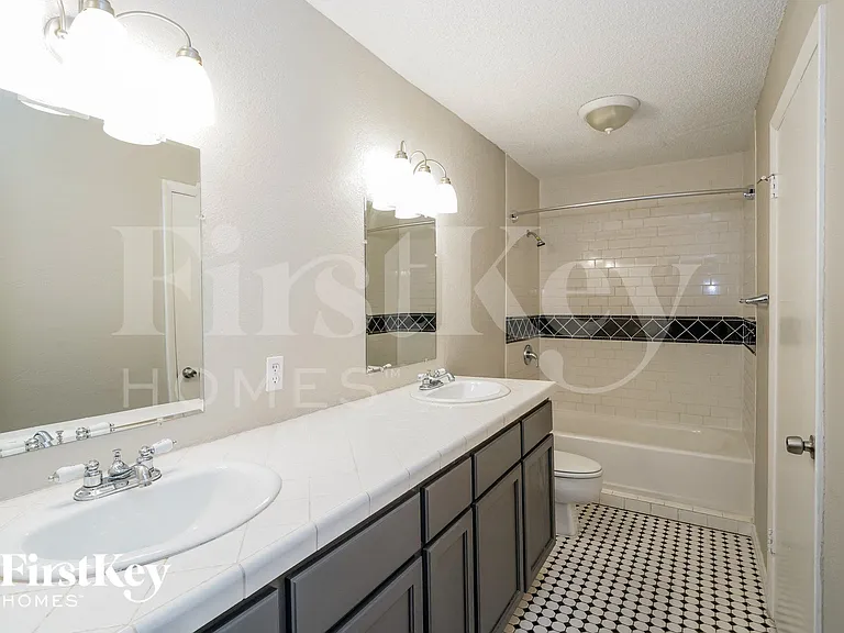 4525 Debbie Ln — Photo 7