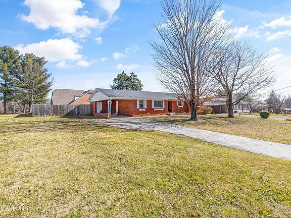2nd image of 2600 Lesa Ln