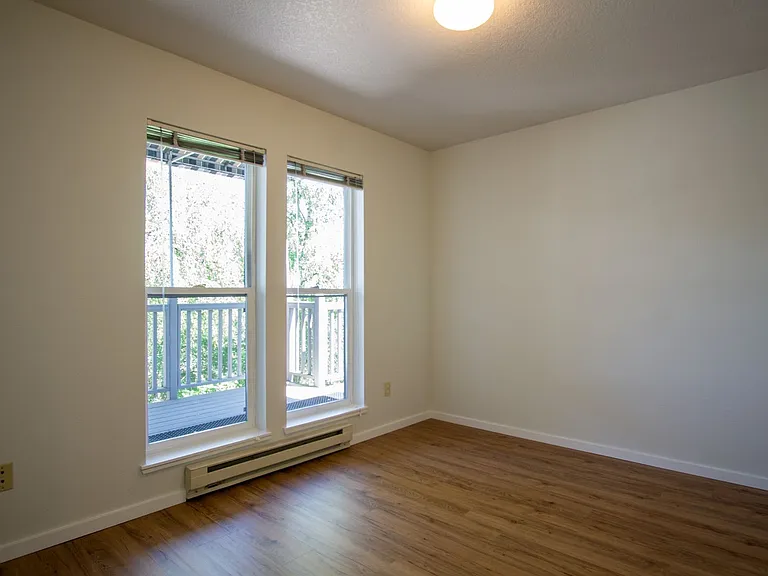 245 SW Hooker St #7 — Photo 11