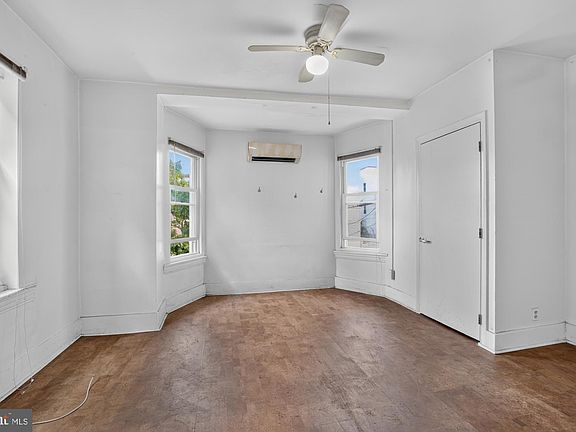 2nd image of 129 W Susquehanna Ave APT 2R
