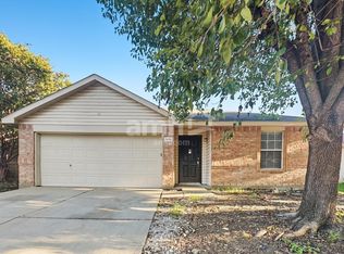 1120 Boxwood Dr, Crowley, TX 76036