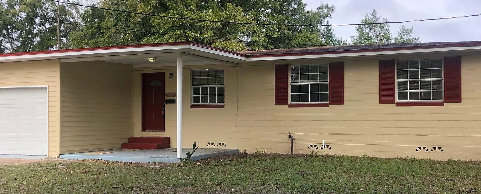 3 bed, 1.5 bath, 1370 sqft, $1,590 — Photo 1