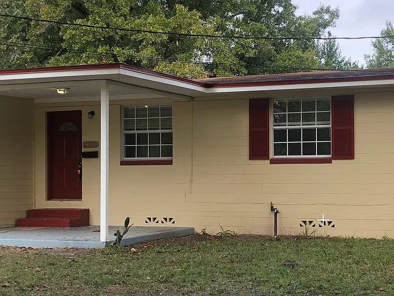 7435 Darwood Rd — Photo 1