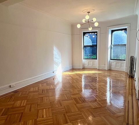 2nd image of 465 4th St APT 4R