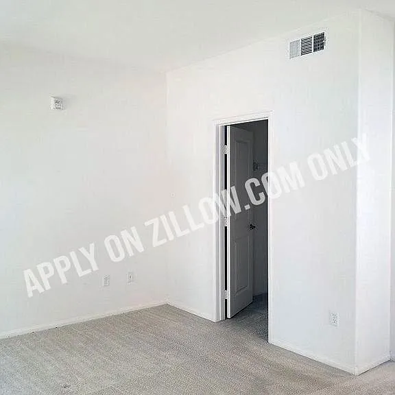 Walk-in Closet Master Bedroom