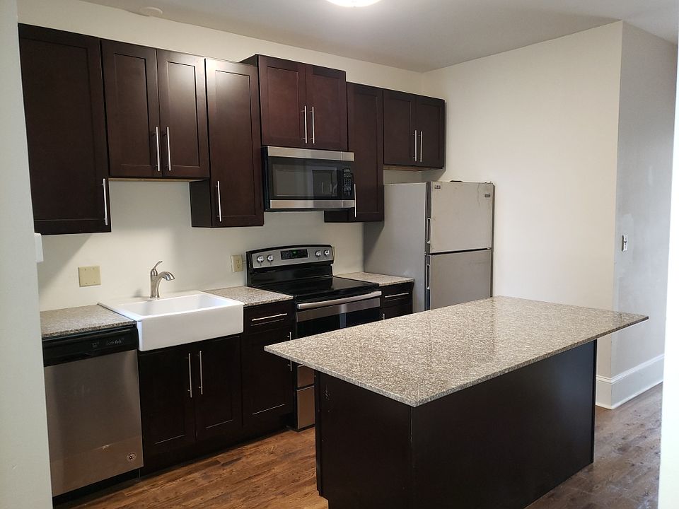 1st image of 919 N 2nd St APT 1