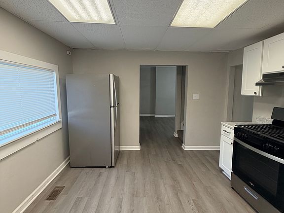 3rd image of 1304 Utah St