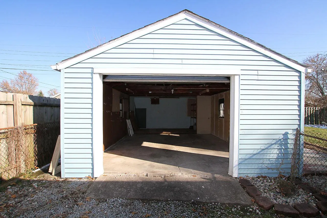 3105 Fairwood Dr — Photo 3