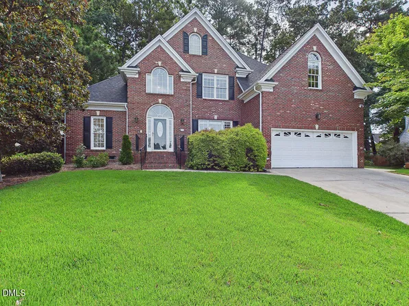 104 Carric Bend Ct, Cary, NC 27519