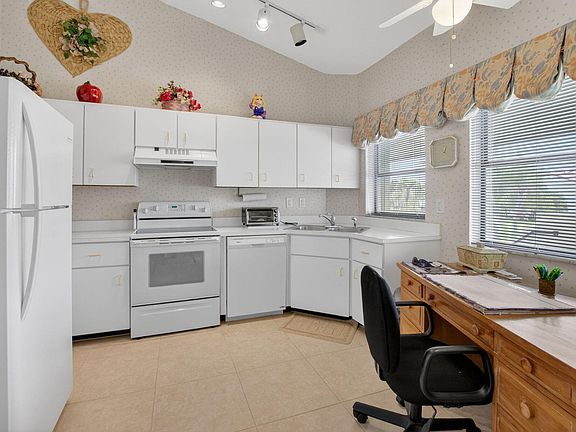 2nd image of 5907 Parkwalk Drive