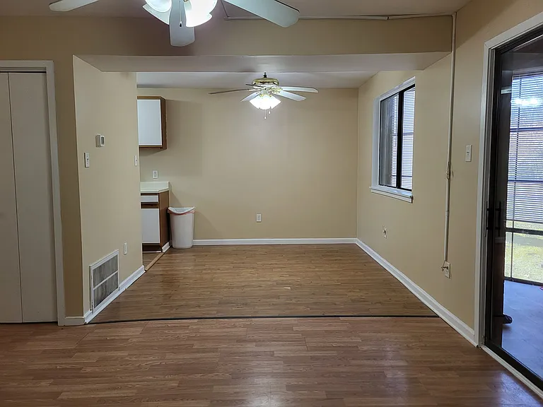 402 Tudor Ct — Photo 9