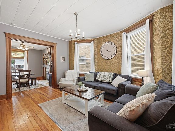 5th image of 3742 Regent Ave