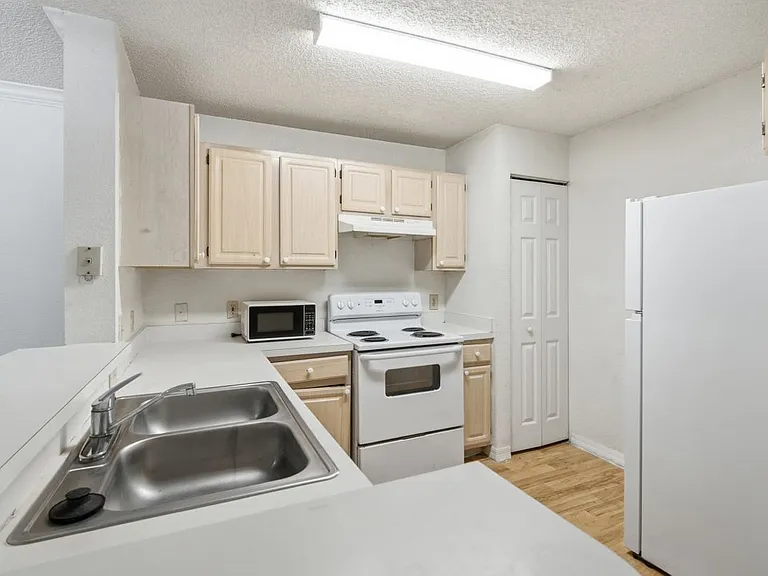 4240 Summer Landing Dr #207 — Photo 4