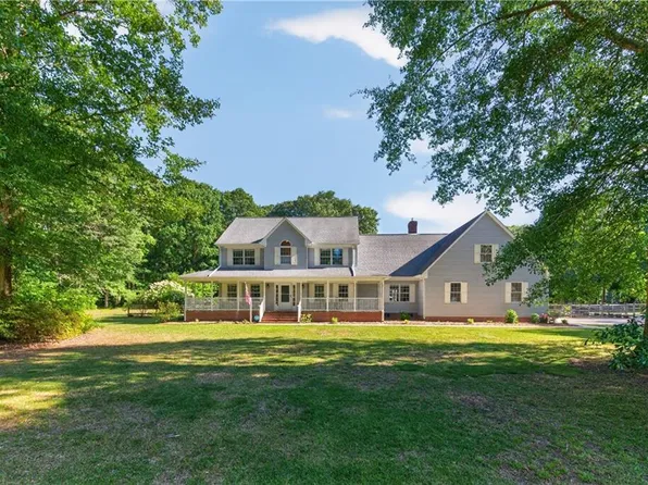 3404 W Landing Dr, Chesapeake, VA 23322
