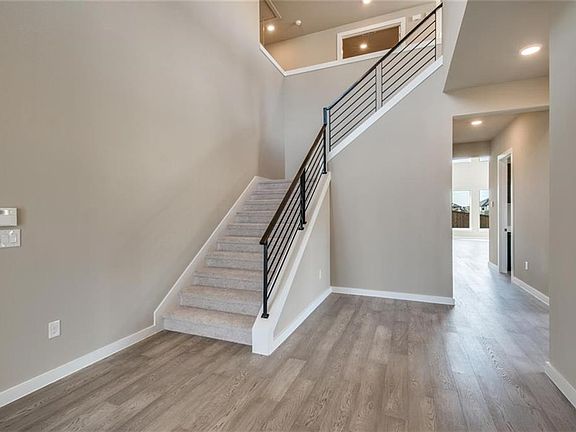 2nd image of 609 Lismore Dr