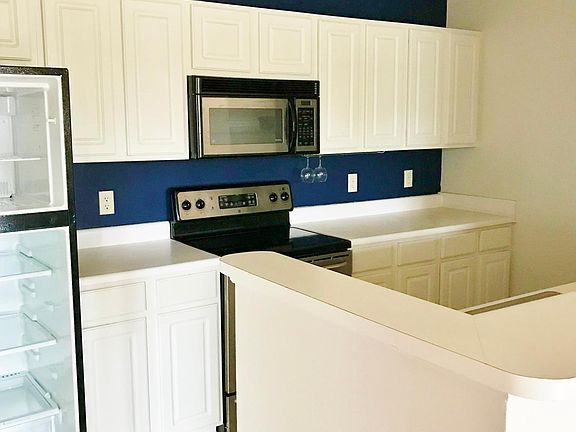 3rd image of 1600 Long Grove Dr Unit 1028