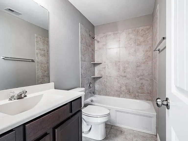 8314 Broadleaf Ave — Photo 15