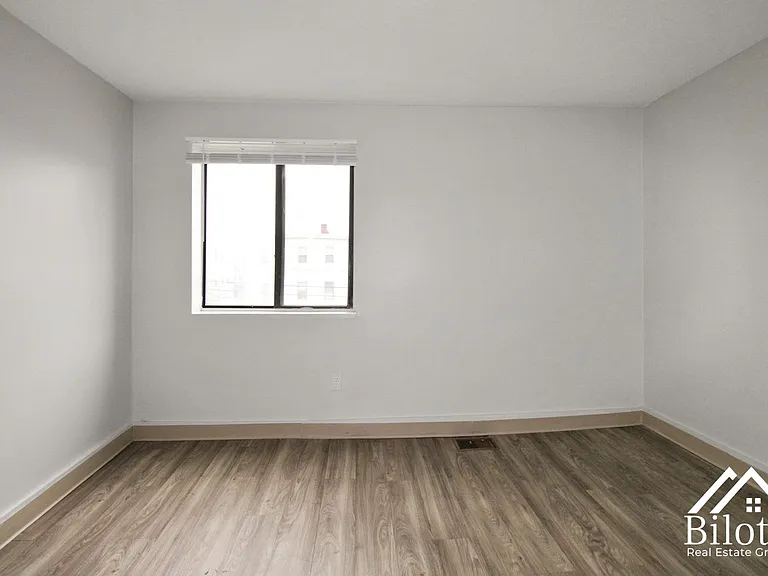859 Pine Street — Photo 33
