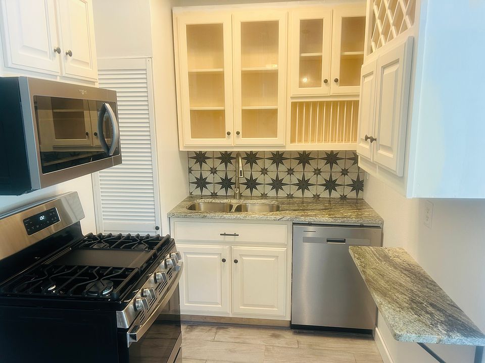 1st image of 598 S Phillip Dr APT 1