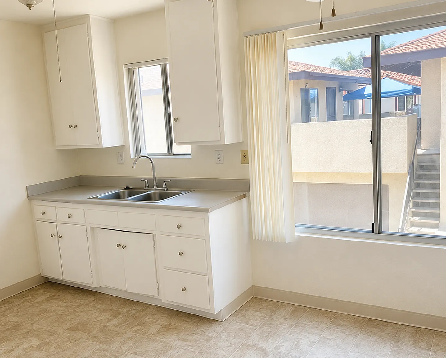 1020 Carob — Photo 3