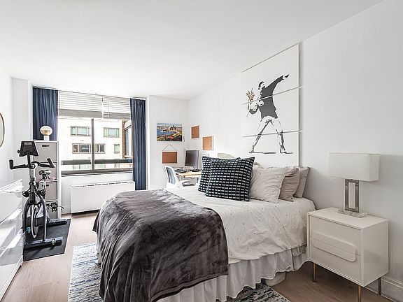 5th image of 171 E 84th St APT 12A