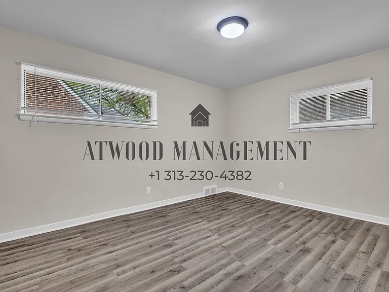 21440 Bennett St — Photo 10