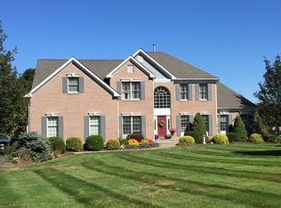 23 Whitewood Rd, Newtown, CT 06470