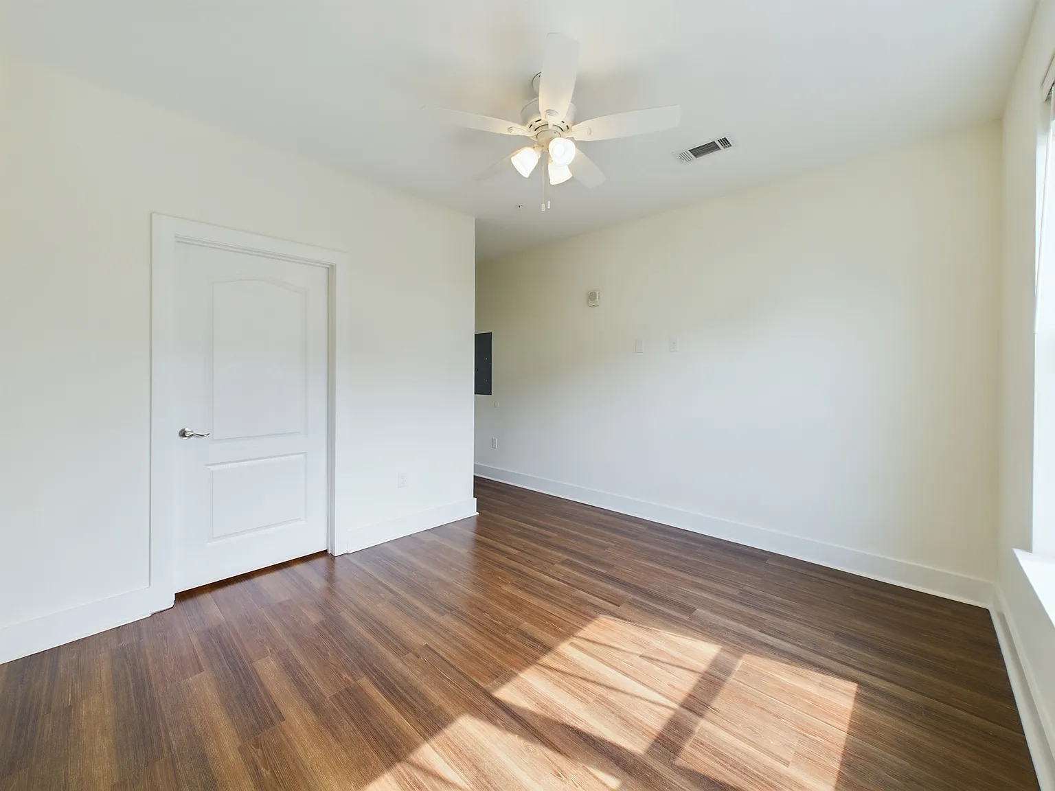 1 bed, 874 sqft, $1,959 — Photo 2