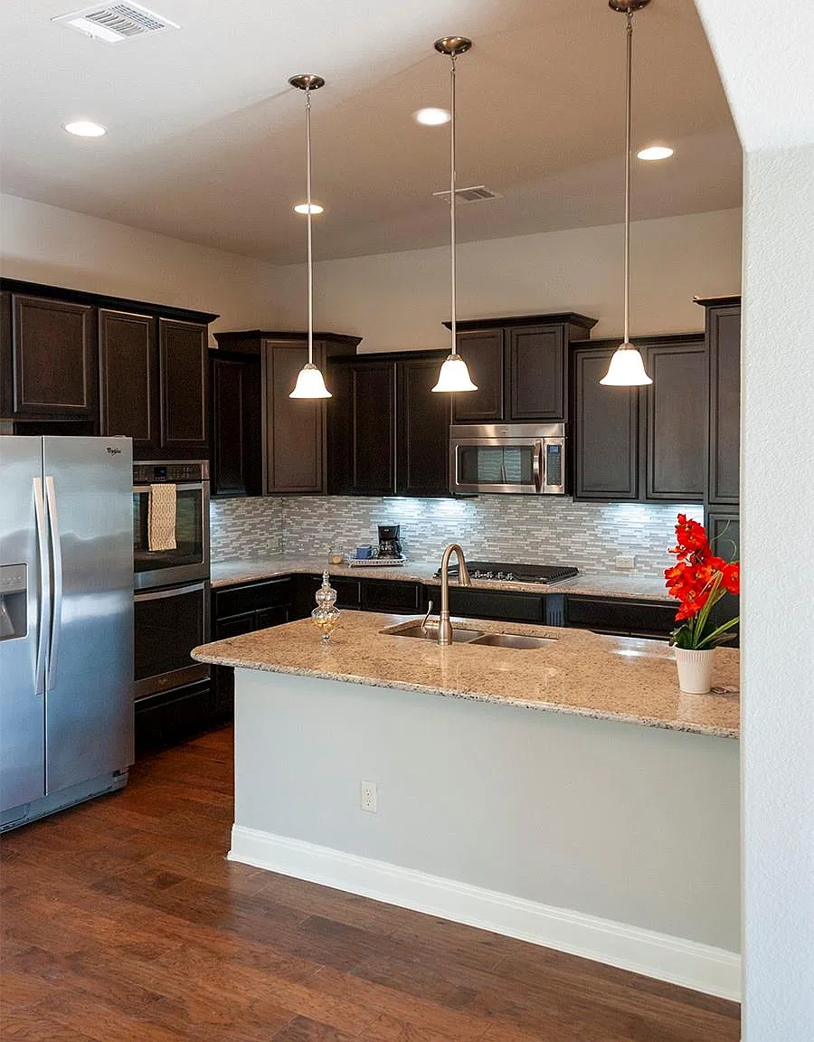 3 bed, 2.0 bath, 1935 sqft, $2,950 — Photo 4