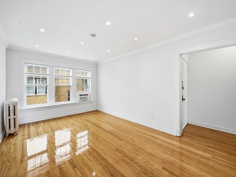 114 Clyde Ave — Photo 13