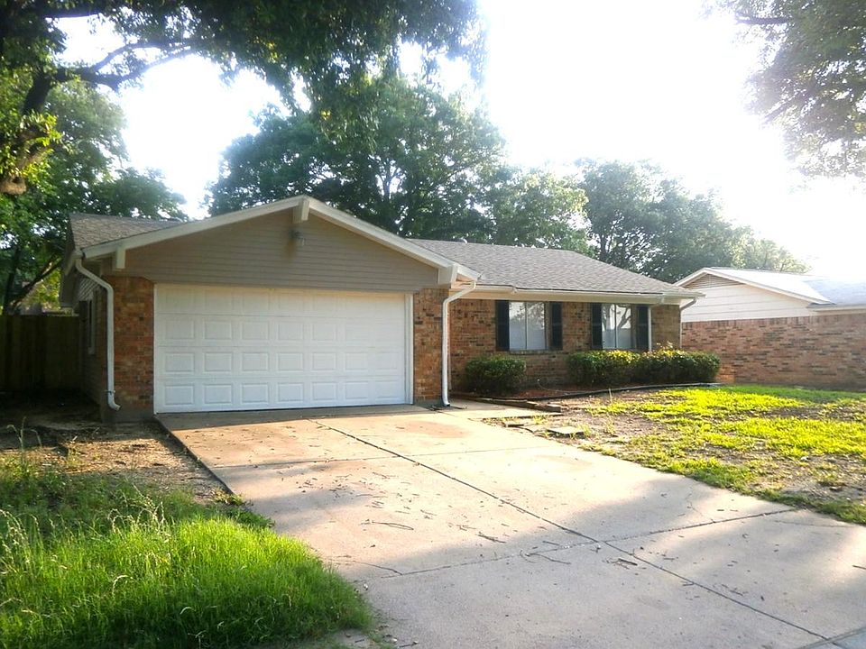 1st image of 2127 Versailles Dr