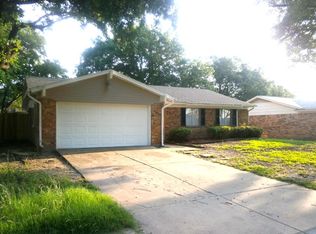 2127 Versailles Dr, Carrollton, TX 75007