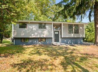 8 Robin Ln, Ledyard, CT 06339