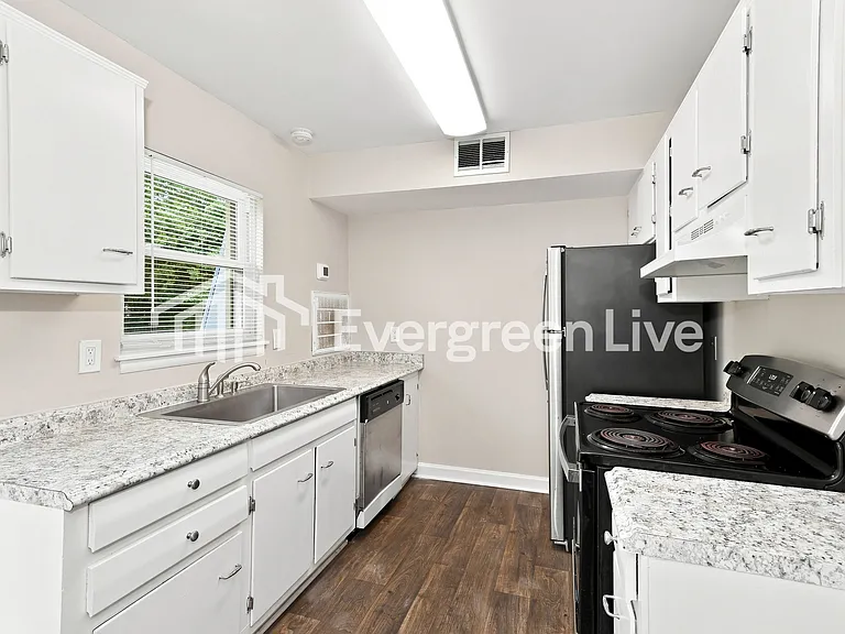 3435 Jonathan Cir — Photo 5