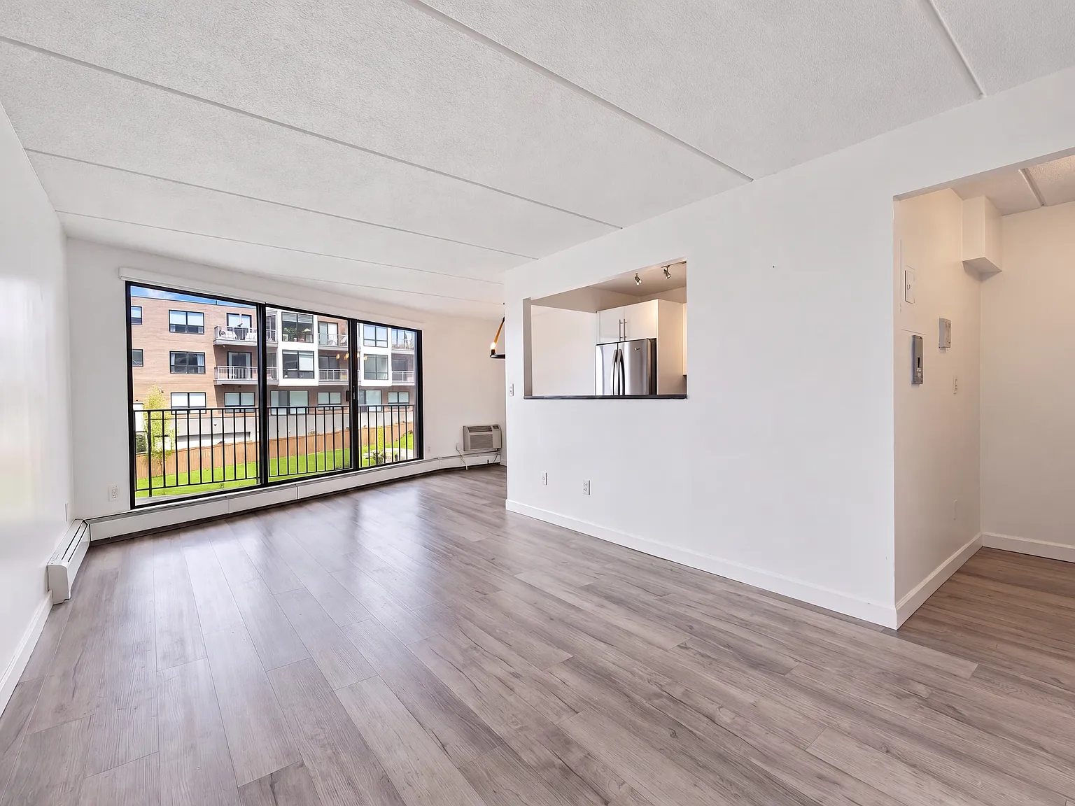 1 bed, 791 sqft, $2,700 — Photo 2