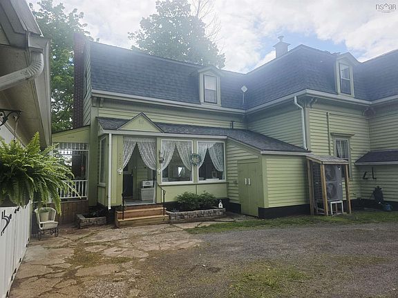 3rd image of 220 Main St