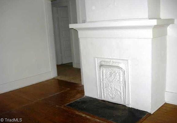 2nd image of 1607 Doune St