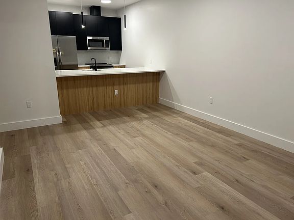 2nd image of 39.5 Madison St #411A