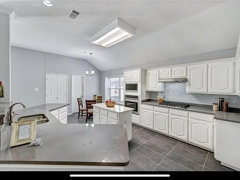 4913 Spanishmoss Dr — Photo 7